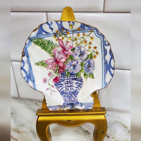 Handcrafted Scallop Trinket Shell of Floral Vase Design ⚜️💙💙⚜️ - Picture 1 of 4